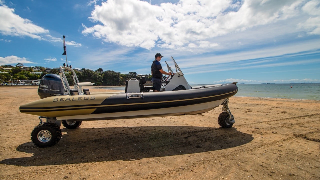 Amphibious Sealegs 7.5m RIB 1