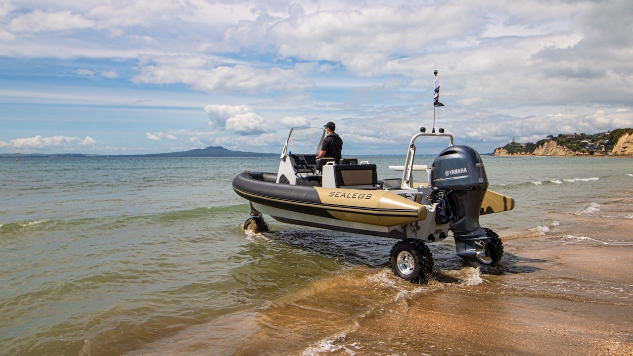 Amphibious Sealegs 7.5m RIB 2