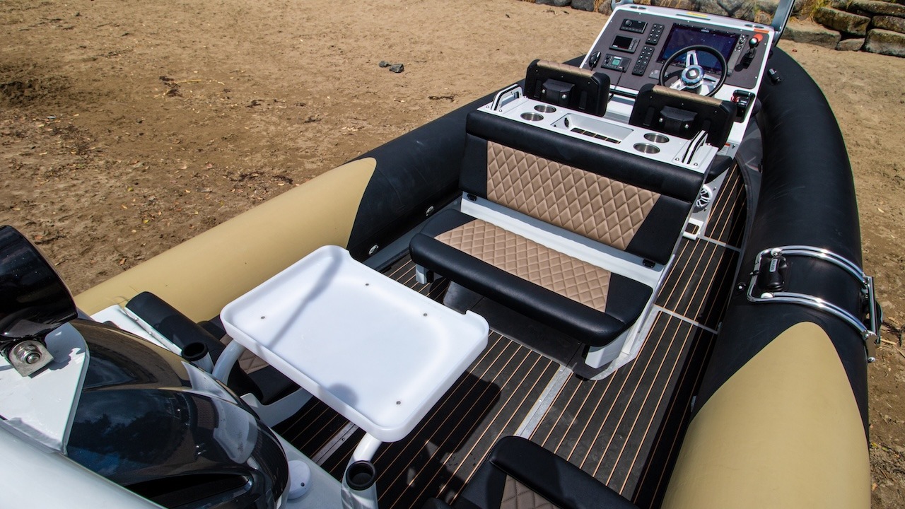 Amphibious Sealegs 7.5m RIB 3