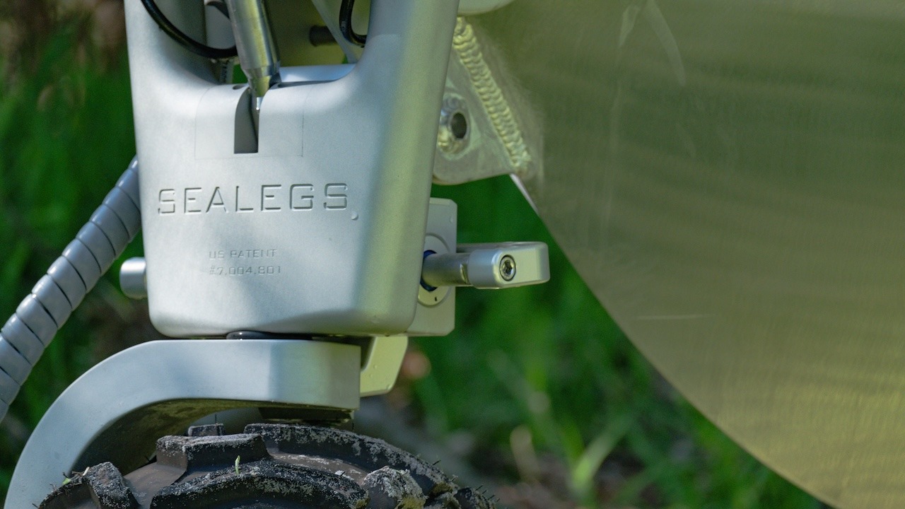 Amphibious Sealegs 8.6m Alloy MAX front wheel mechanism